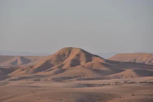 Exploration à dos de chameau dans la desert agafay de Marrakech